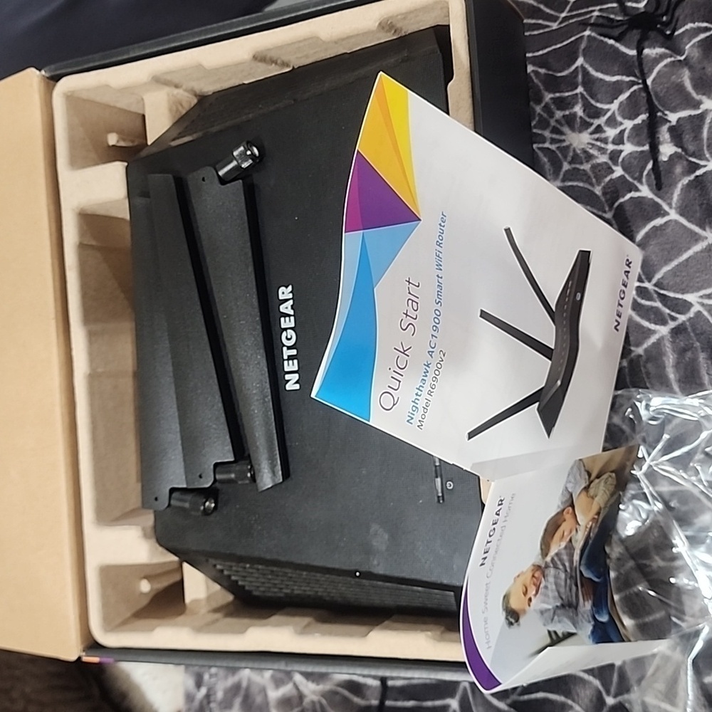 Netgear Nighthawk AC1900 Smart WiFi Router - Picture 3 of 3